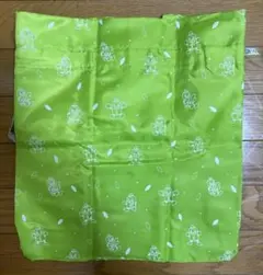 キャラクター柄 緑色バッグ