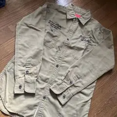 シャツ カーキ