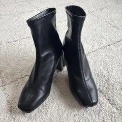 ブラック　アンクルブーツ ヒール