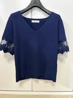 未使用品 Andemiu ネイビー Vネック レース袖 半袖カットソーのサムネイル