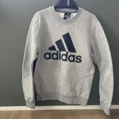 《adidas》 グレー クルーネック トレーナー Sサイズぐらいです。