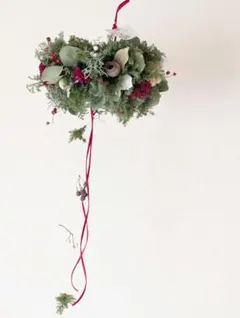 赤い実と鶏頭のクリスマスフライングリース♡クリスマスリース