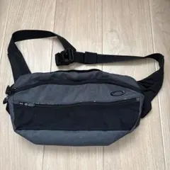 OAKLEYボディバッグ グレー/ブラック