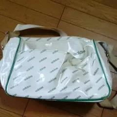 adidasエナメルバック