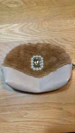 Maison de FLEUR ビジューファーポーチ　菅野結以ちゃんコラボ