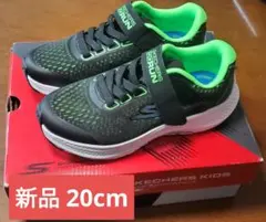 スケッチャーズ　スニーカー