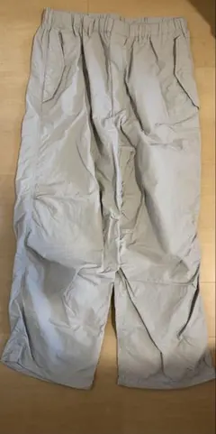 GU ワイドパラシュートパンツ