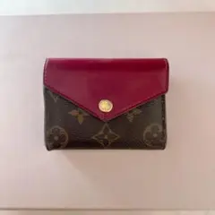 ルイヴィトン ポルトフォイユ ゾエ モノグラム フューシャ　三つ折り財布