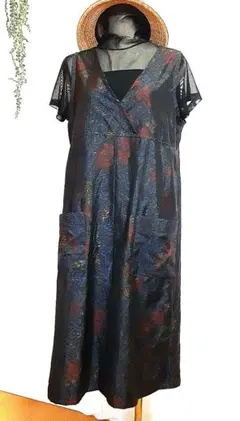 着物リメイク　大島紬の花柄Vネック、ハイウエストのジャンパースカート