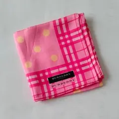 バーバリー　ハンカチ　レッドドット柄