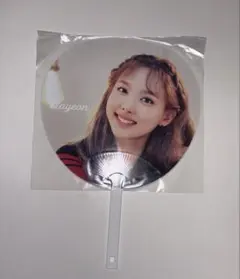 ナヨン　直筆サイン入りうちわ TWICE ナヨン 直筆サイン入り うちわ SmartNews - メルカリ