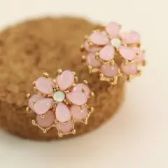2層　キュートな花　桜ピンク色　ピアス