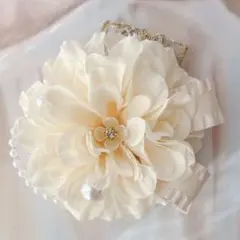 コサージュ卒業式　入学式　結婚式　　髪飾り　ママコーデ　パール　フォーマルスーツ