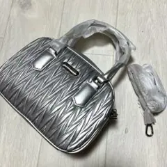 シルバー キルティング風 スクウェアーバック 2WAY ハンドバッグのサムネイル