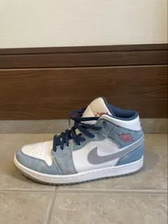 ナイキエアジョーダン1ミッドSEホワイト/ハイパーロイヤルレッド