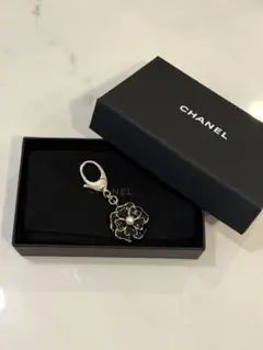 CHANEL カメリア エナメル キーケース - メルカリ