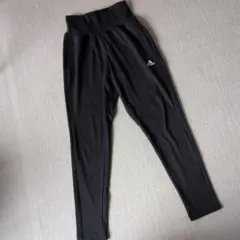 adidas ブラック ジャージパンツ