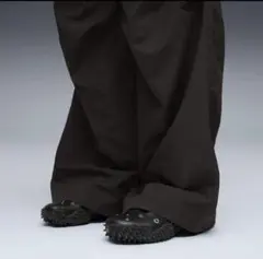 モストロ スニーカー