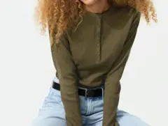 ユニクロ リブヘンリーネックT オリーブ Sサイズ