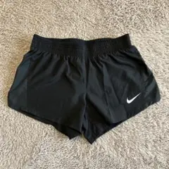 NIKE レディースショートパンツ　トレーニングウェア S 美品