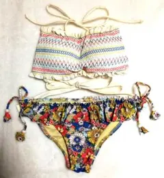 ◻️ナックルマーケット花柄フリル付きセパレート水着