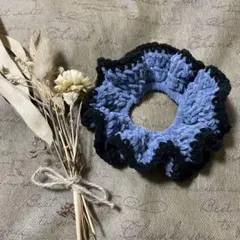 青と黒のフリルシュシュ(ラメ入り)