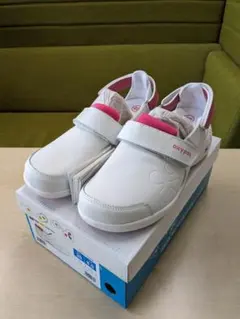 Item thumbnail for item a48fc2d7-1bc6-4489-add7-03e064500064