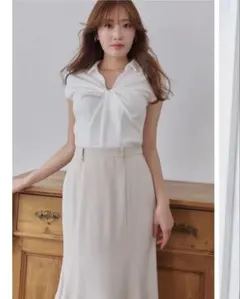 Herlipto FOR HER Twist French Sleeve Top - メルカリ