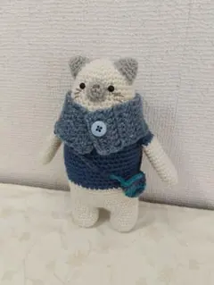あみぐるみ　青い服のネコちゃんのサムネイル