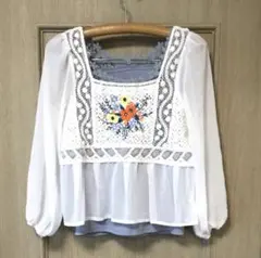 チュール素材のトップス ＆ レースインナー《サイズM》2点セット