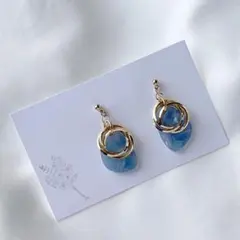 「青×ゴールドの大人可愛いピアス 透明感 揺れる 上品 イヤリング変更可」