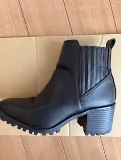 ブラック サイドゴアブーツ 中ヒール