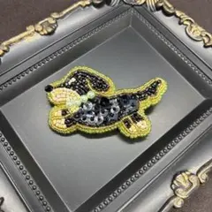 ビューンと走るダックスフント(ブラックタン) ビーズ刺繍ブローチ ハンドメイド