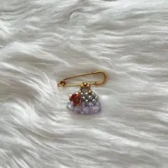 安全ピン型ブローチ