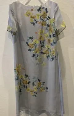 スーナウーナ花柄 薄いグレー 半袖 ワンピース
