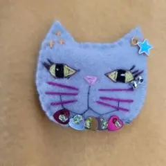 ライトライトグレー 猫ブローチ