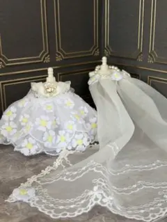 No.9 ミニチュアドール　服　ハンドメイド　約8cm お母さん