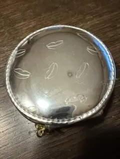 未使用YSL BEAUTE シルバー円形ポーチ