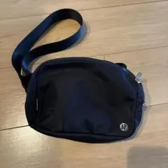 lululemon ブラック ボディバッグ