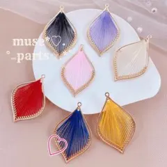 紺色 大 ハープ リーフチャーム 青 ゴールド 刺繍糸 ハンドメイドパーツ 2個