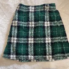 緑と白のチェック柄スカート