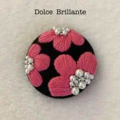 刺繍 ブローチ パール 花 ピンク くるみボタン