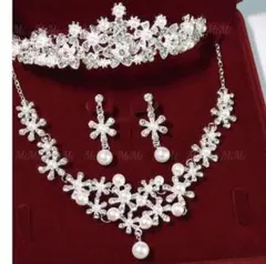 アクセサリー　ティアラ　ネックレス　イヤリング　髪飾り前撮り結婚式 ウエディング