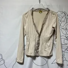 ホコモモラ　薄手の薄ベージュカーディガン