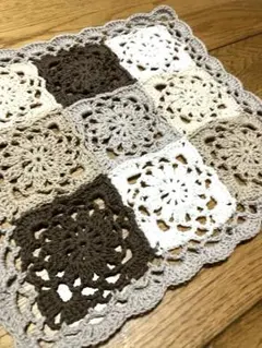 グラニースクエアかぎ針編みマルチカバー　マット