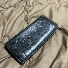 美品COACH シグネチャー エンボス 長財布 ブラックのサムネイル