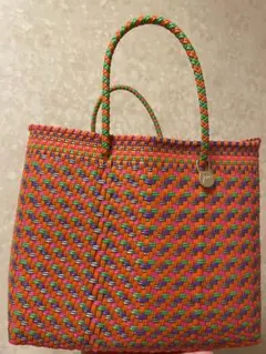 カラフルな編み込みトートバッグ