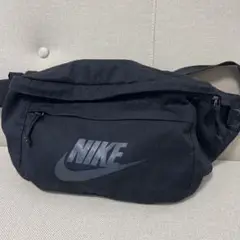 NIKE ブラック ボディバッグ