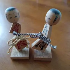 伝統的なこけし人形 青赤セット