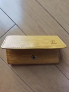 ルイヴィトン エピ ミュルティクレ 4連キーケース
